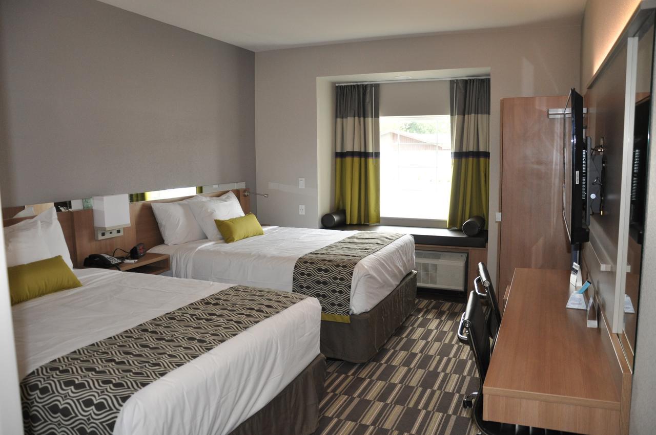 Microtel Inn & Suites By Wyndham Lubbock Bagian luar foto