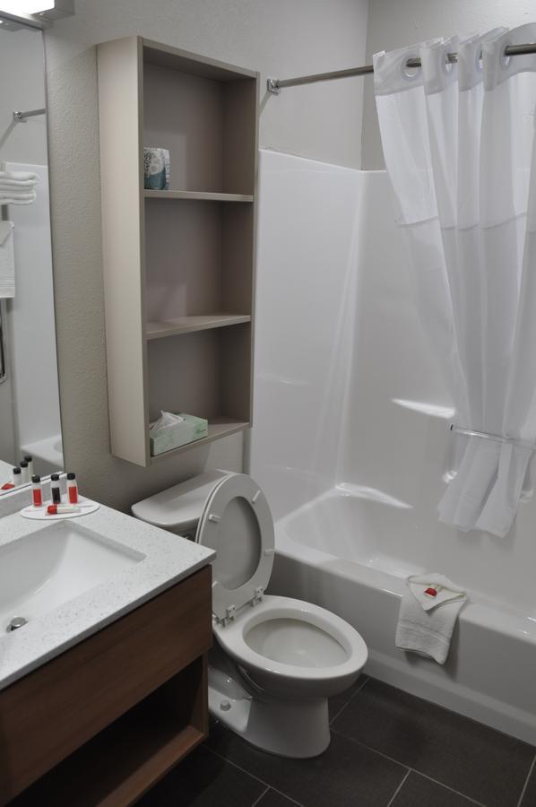 Microtel Inn & Suites By Wyndham Lubbock Bagian luar foto