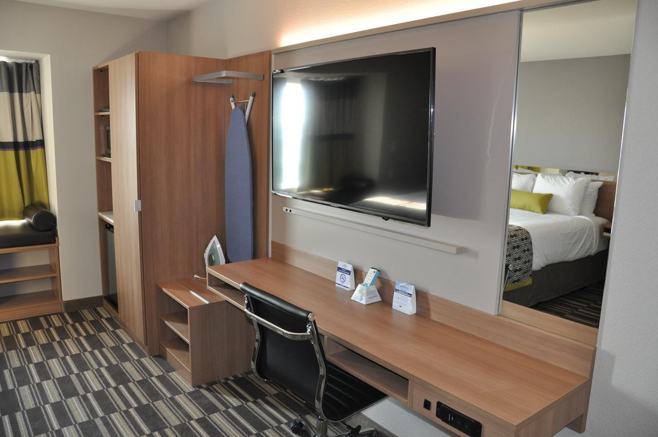 Microtel Inn & Suites By Wyndham Lubbock Bagian luar foto