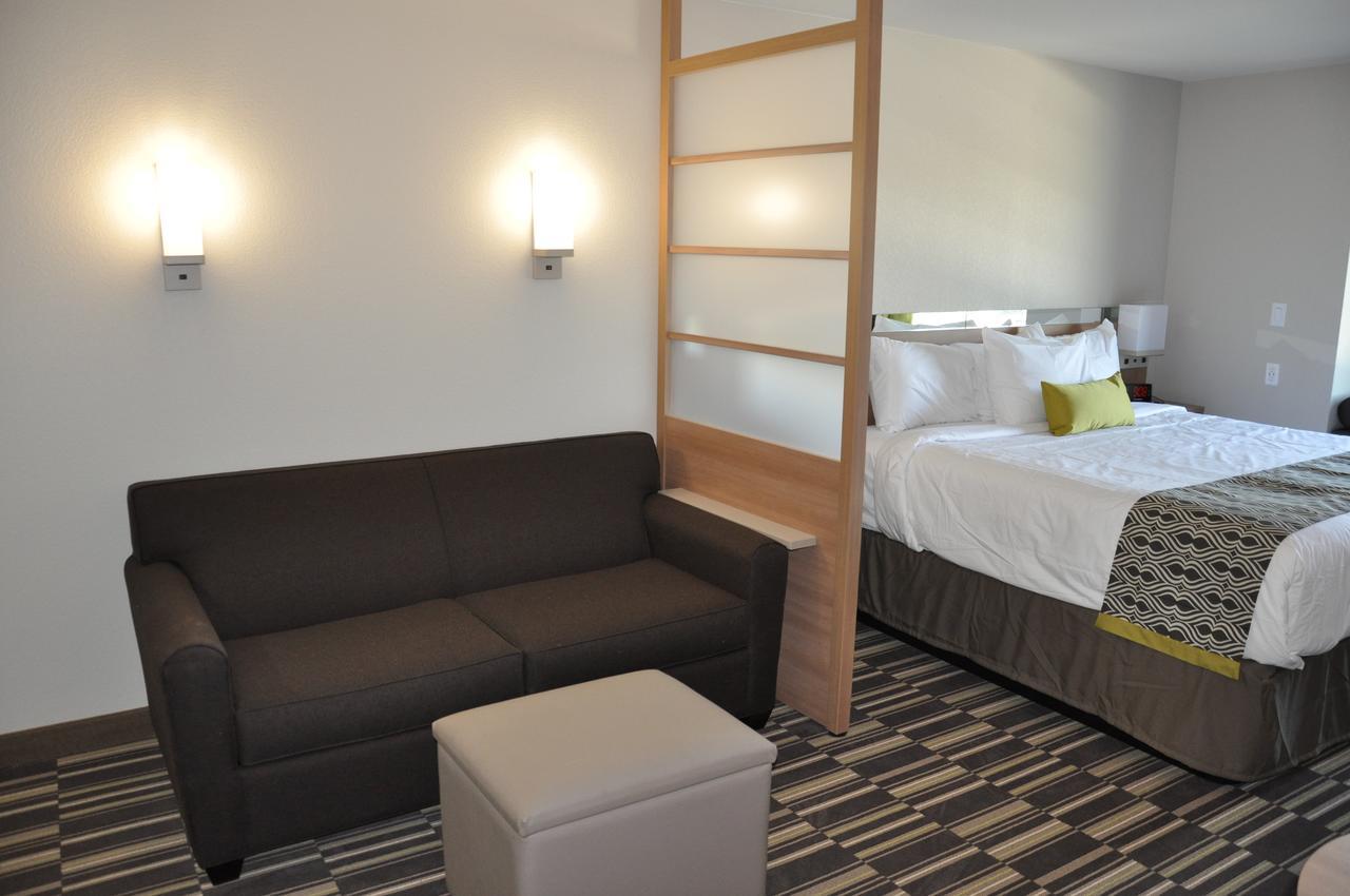 Microtel Inn & Suites By Wyndham Lubbock Bagian luar foto