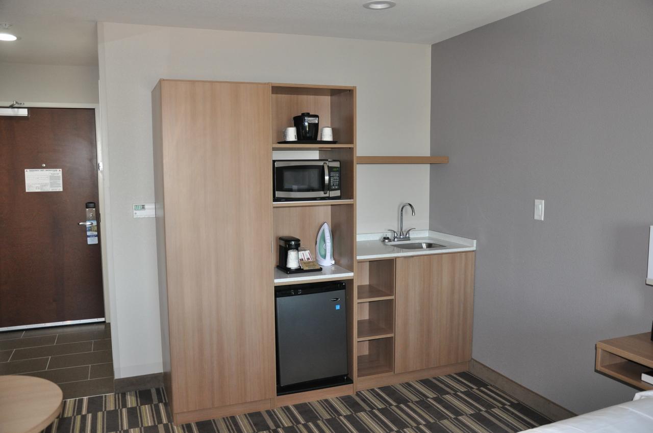 Microtel Inn & Suites By Wyndham Lubbock Bagian luar foto