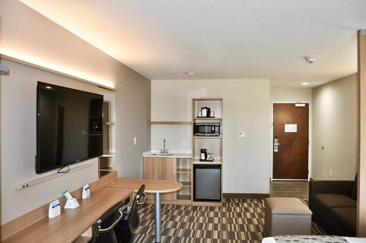 Microtel Inn & Suites By Wyndham Lubbock Bagian luar foto