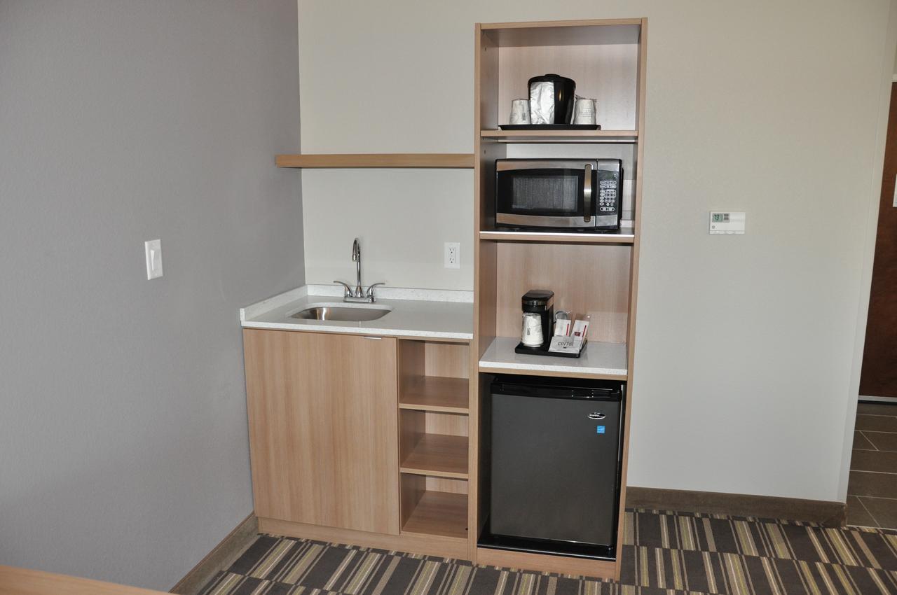 Microtel Inn & Suites By Wyndham Lubbock Bagian luar foto