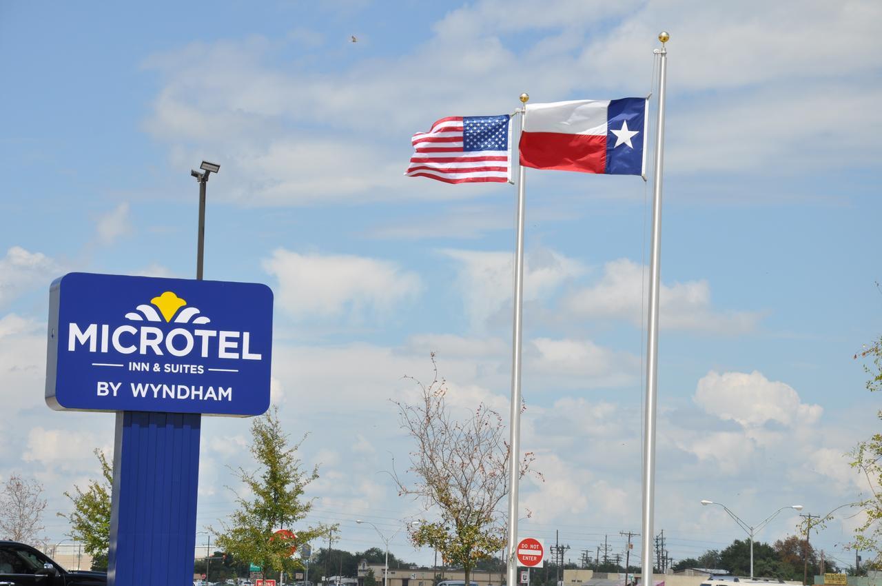 Microtel Inn & Suites By Wyndham Lubbock Bagian luar foto