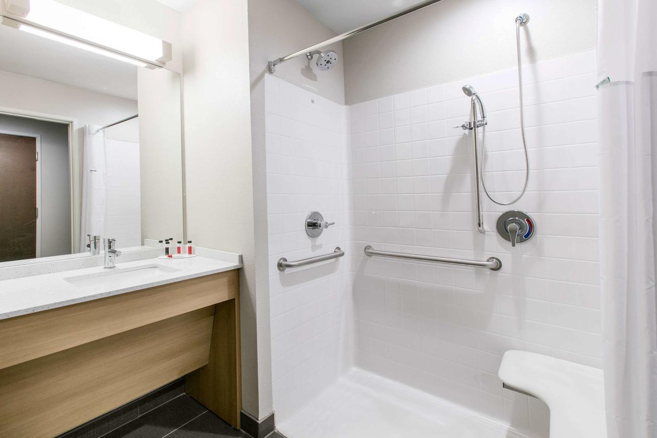 Microtel Inn & Suites By Wyndham Lubbock Bagian luar foto