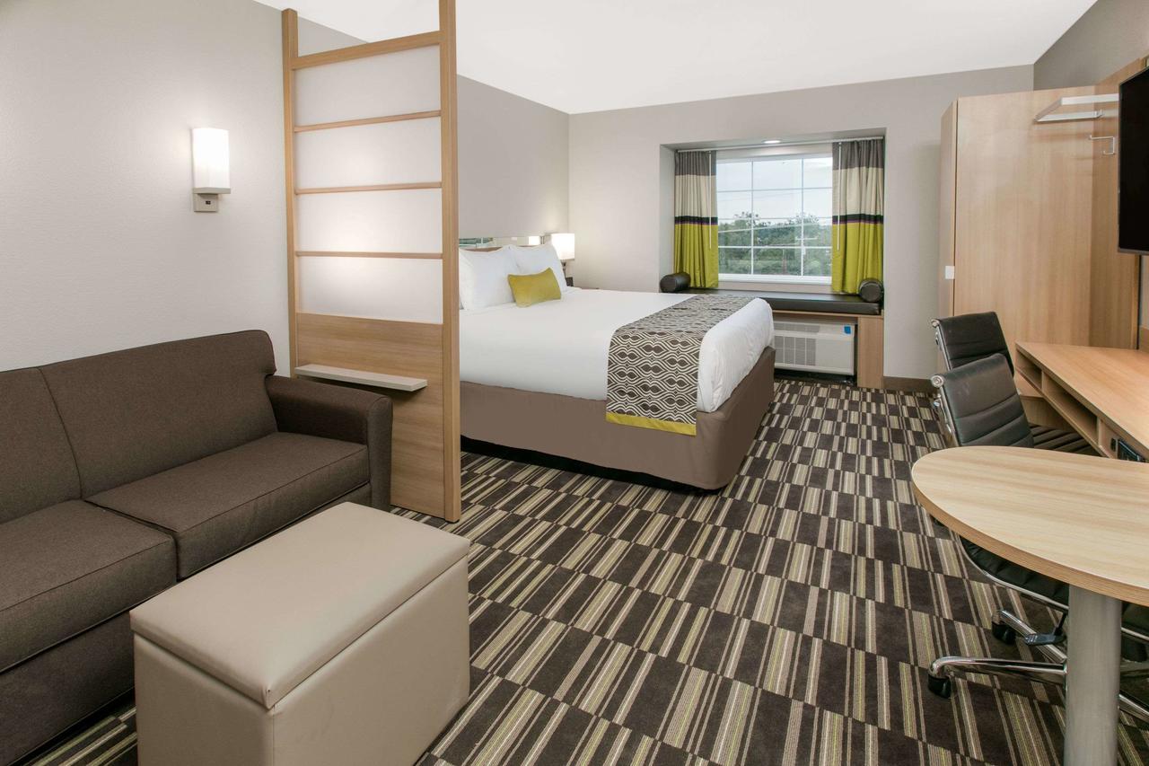 Microtel Inn & Suites By Wyndham Lubbock Bagian luar foto