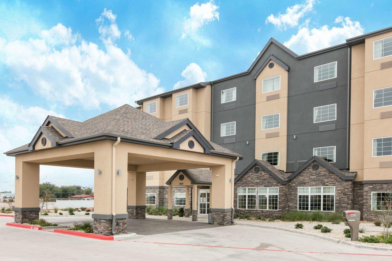 Microtel Inn & Suites By Wyndham Lubbock Bagian luar foto