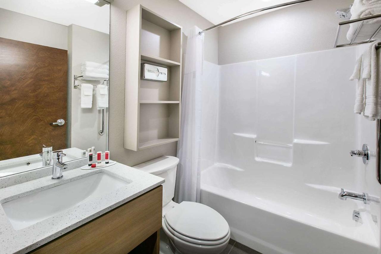 Microtel Inn & Suites By Wyndham Lubbock Bagian luar foto